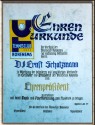 Ehrenurkunde mit Logo oder Wappen.