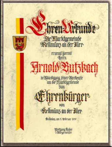 Ehrenbürgerurkunde von Hand geschrieben mit seitlichem Band.