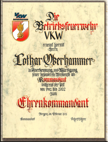 Handgeschriebene Feuerwehrurkunde mit Logo.