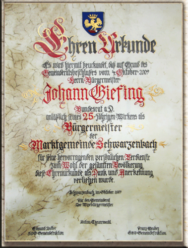 Ehrenurkunde von Hand geschrieben auf echtem Pergament.