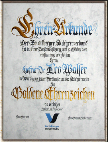 Ehrenurkunde mit Logo oder Wappen.