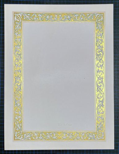 weisser Opalinkarton mit Vordruck Goldornamentrahmen  Grösse: 32 x 41 cm